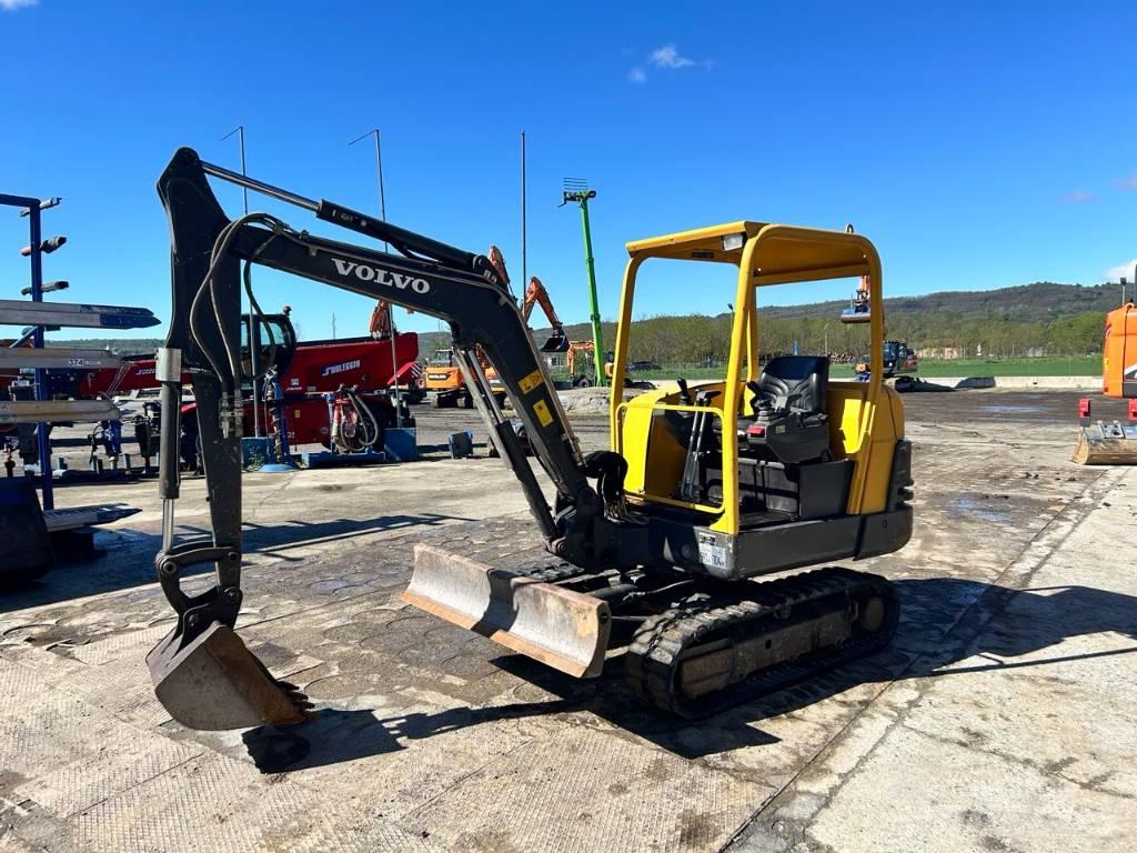 Volvo EC 25 Mini kotrók < 7t