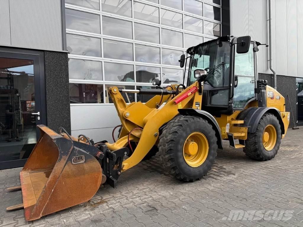 CAT 908 Gumikerekes homlokrakodók
