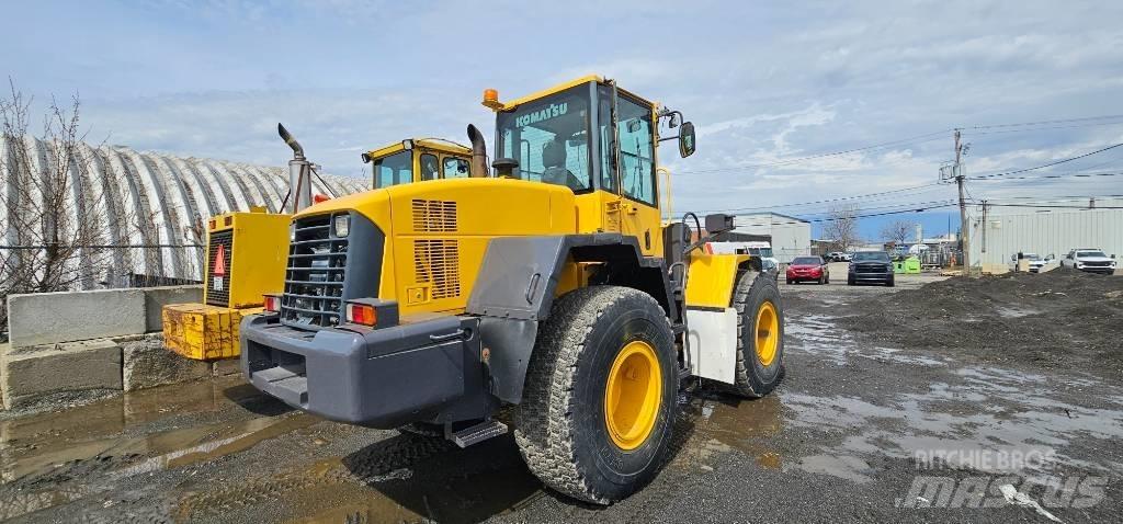 Komatsu WA 200 Gumikerekes homlokrakodók