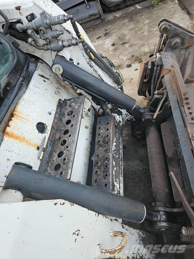 Bobcat S 250 Gumikerekes homlokrakodók