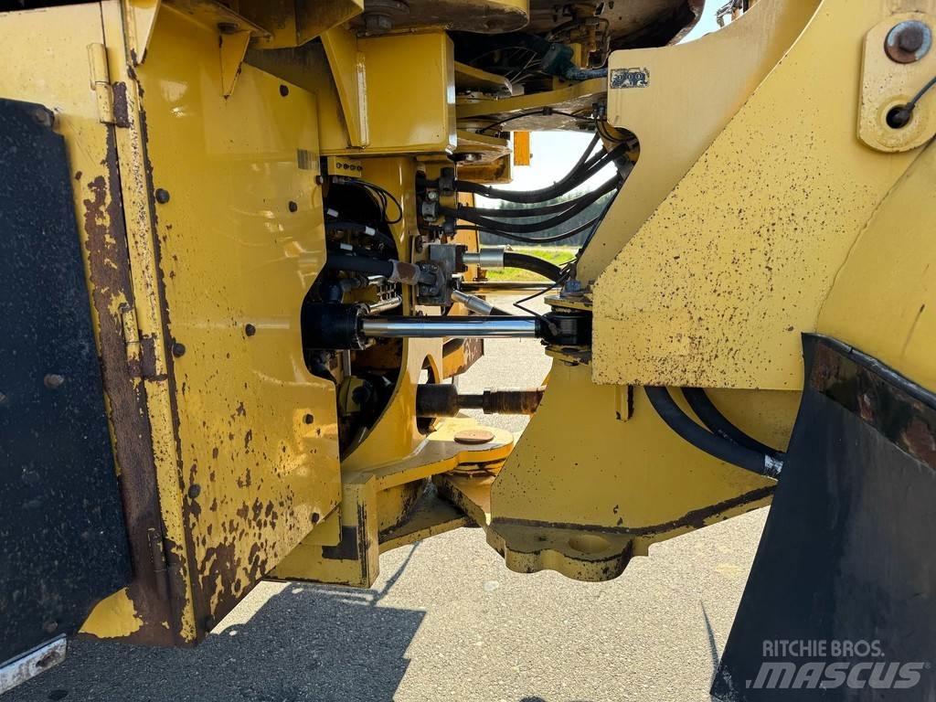 CAT 972M Gumikerekes homlokrakodók