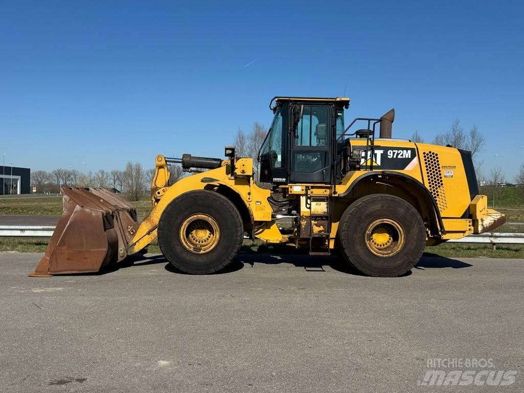 CAT 972M Gumikerekes homlokrakodók