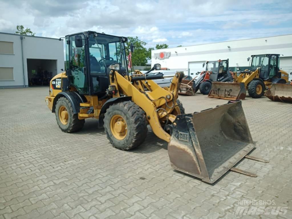 CAT 907 M Gumikerekes homlokrakodók