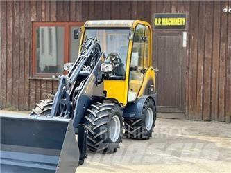 Eurotrac W12 Gumikerekes homlokrakodók