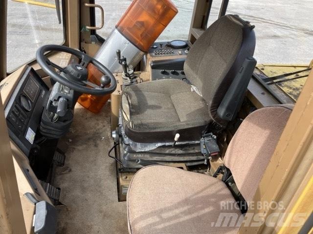 CAT 924 F Gumikerekes homlokrakodók