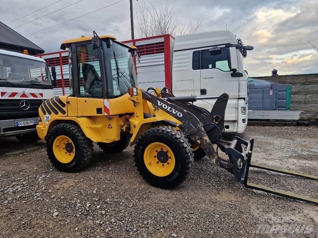 Volvo L 30 Gumikerekes homlokrakodók