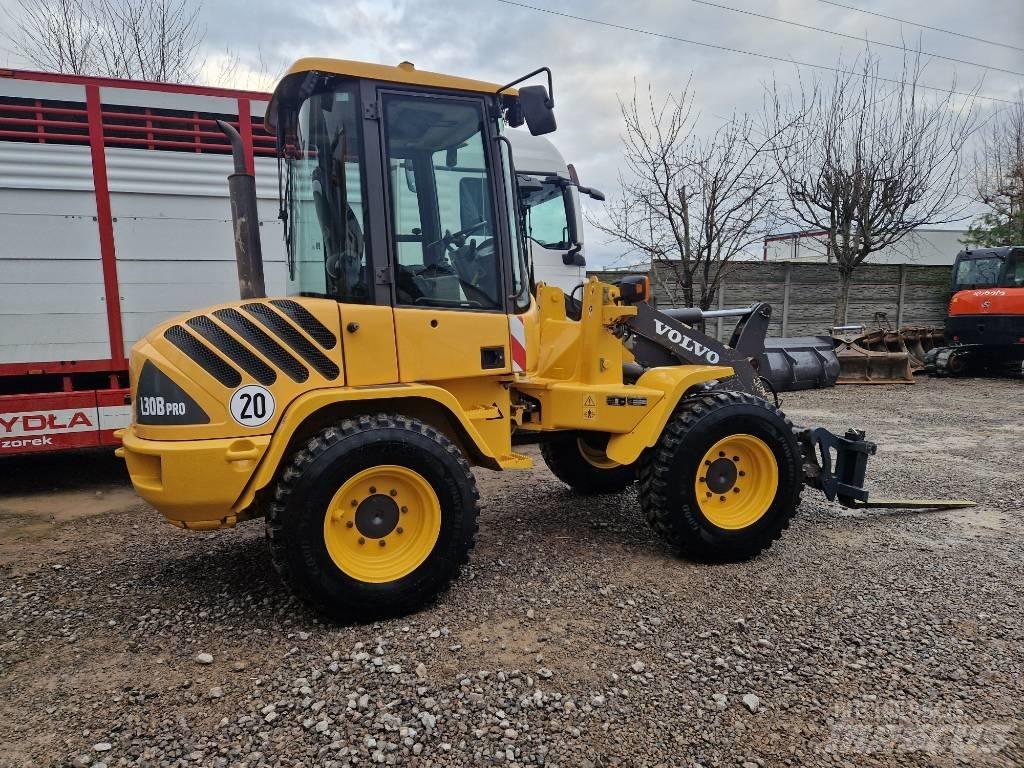 Volvo L 30 Gumikerekes homlokrakodók