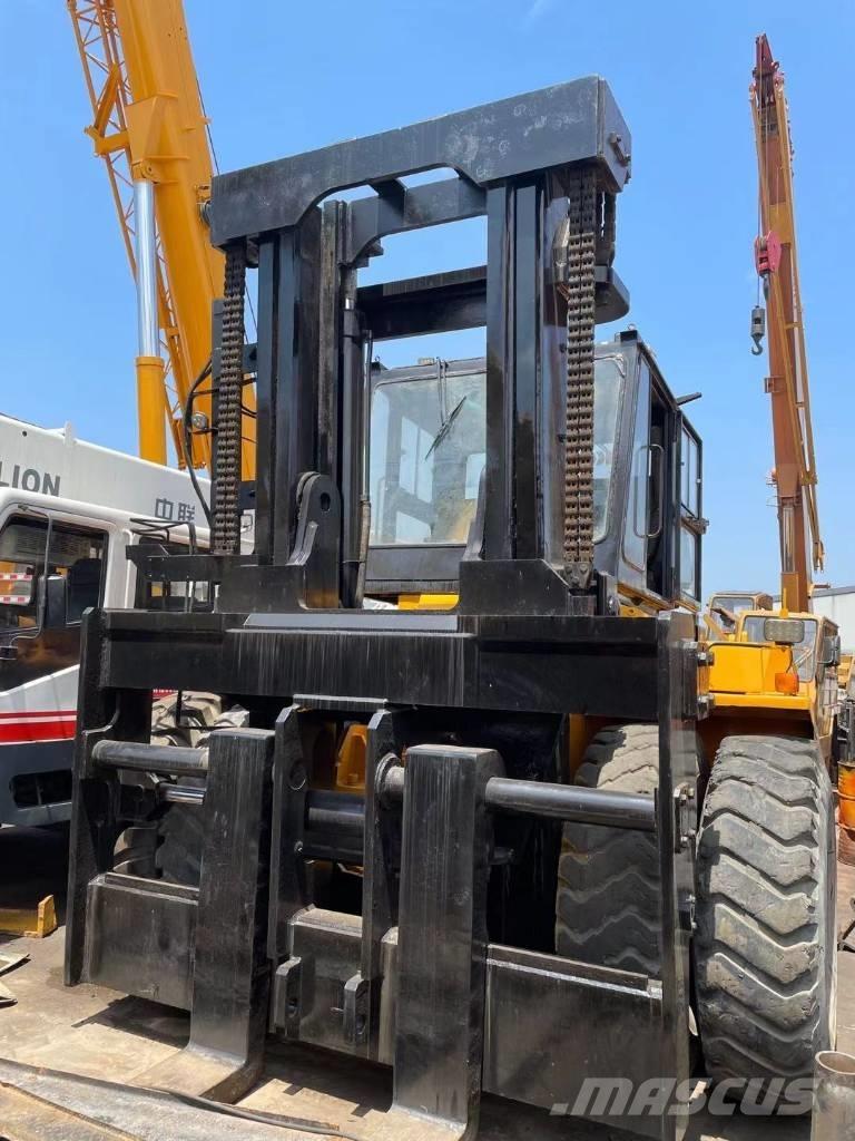 Komatsu 30 Ton Dízel targoncák