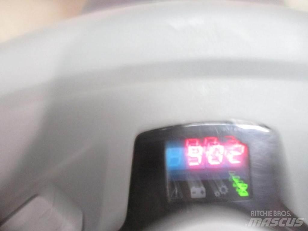 BT LWE 160 Alacsony emelőkocsi