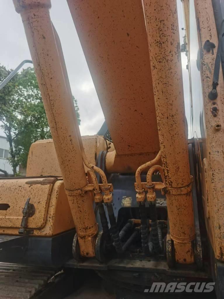 Hyundai R220LC-9S Lánctalpas kotrók