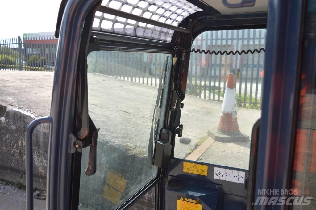 Hanix H 22 cab Mini kotrók < 7t