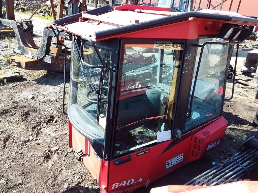 Komatsu 840.4 Vezetőfülke és belső tartozékok