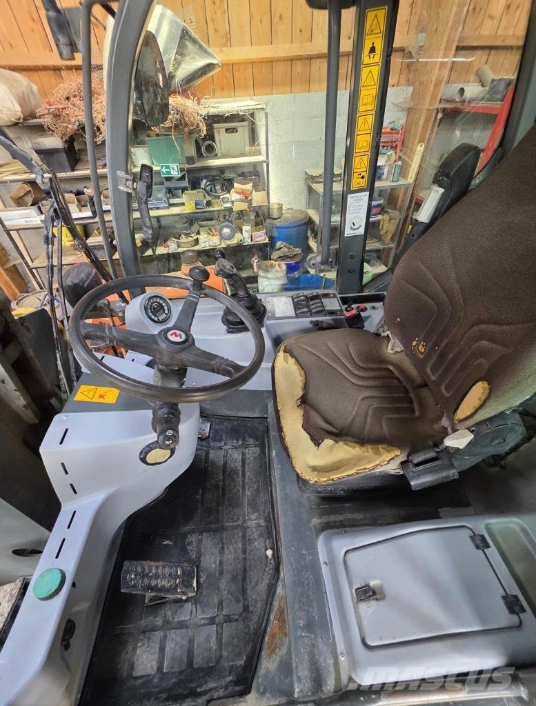 Wacker Neuson 850 Gumikerekes homlokrakodók