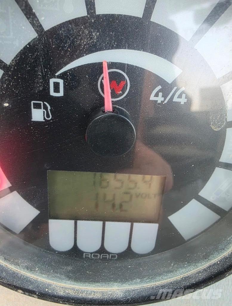 Wacker Neuson 850 Gumikerekes homlokrakodók