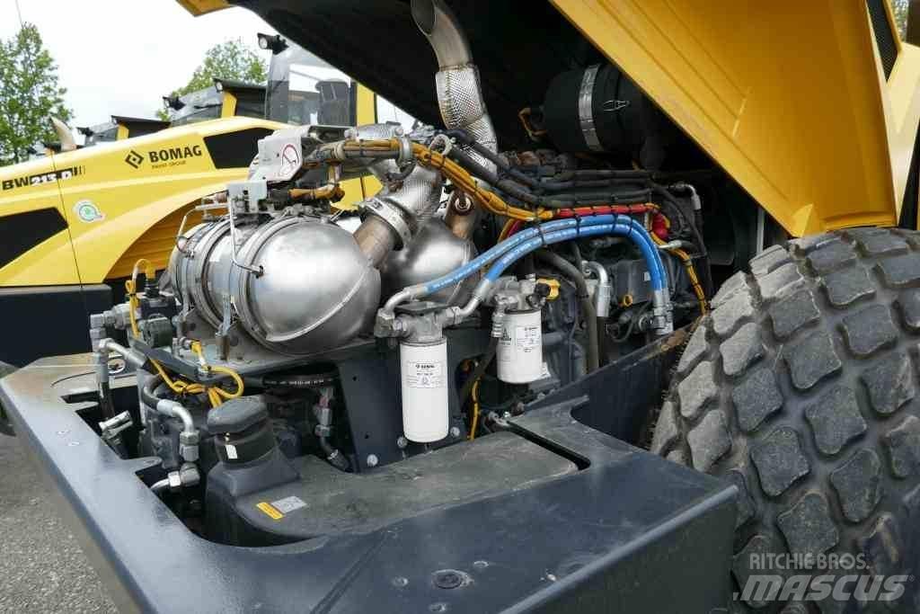 Bomag BW 213 DH-5 Talajtömörítő gépek