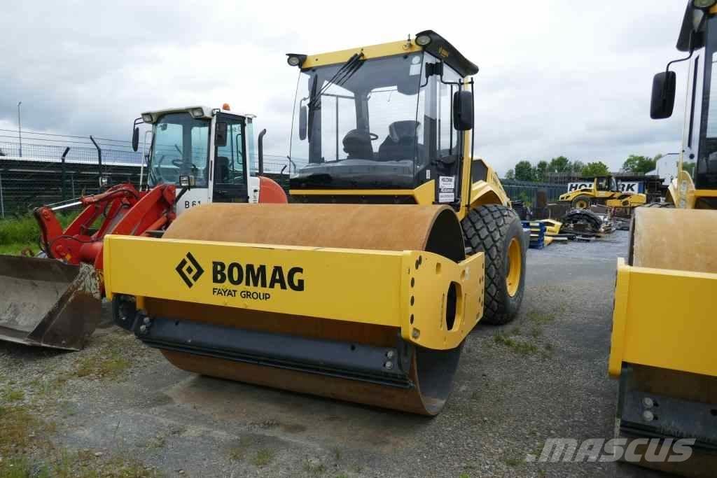 Bomag BW 213 DH-5 Talajtömörítő gépek