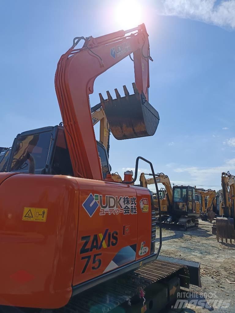 Hitachi ZX 75 Közepes (midi) kotrók 7 t - 12 t