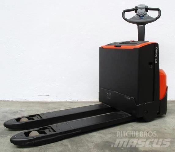 BT LWE 200 Alacsony emelőkocsi
