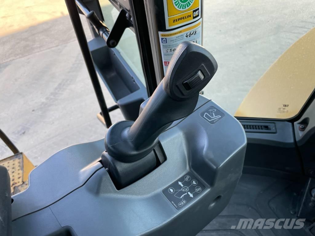 CAT 950M Gumikerekes homlokrakodók