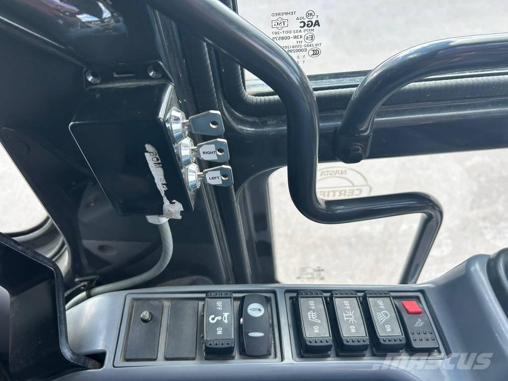 Hitachi ZX 300 LC-6 Lánctalpas kotrók