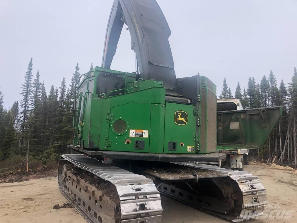 John Deere 853MH Betakarítók