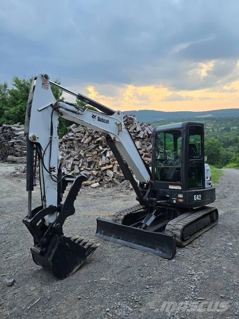 Bobcat E42 Mini kotrók < 7t