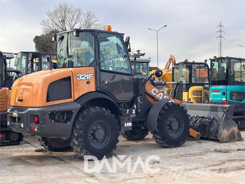 CASE 321F Gumikerekes homlokrakodók