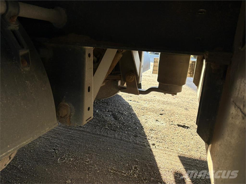 Leci 3aks Åben Platós / Ponyvás pótkocsik