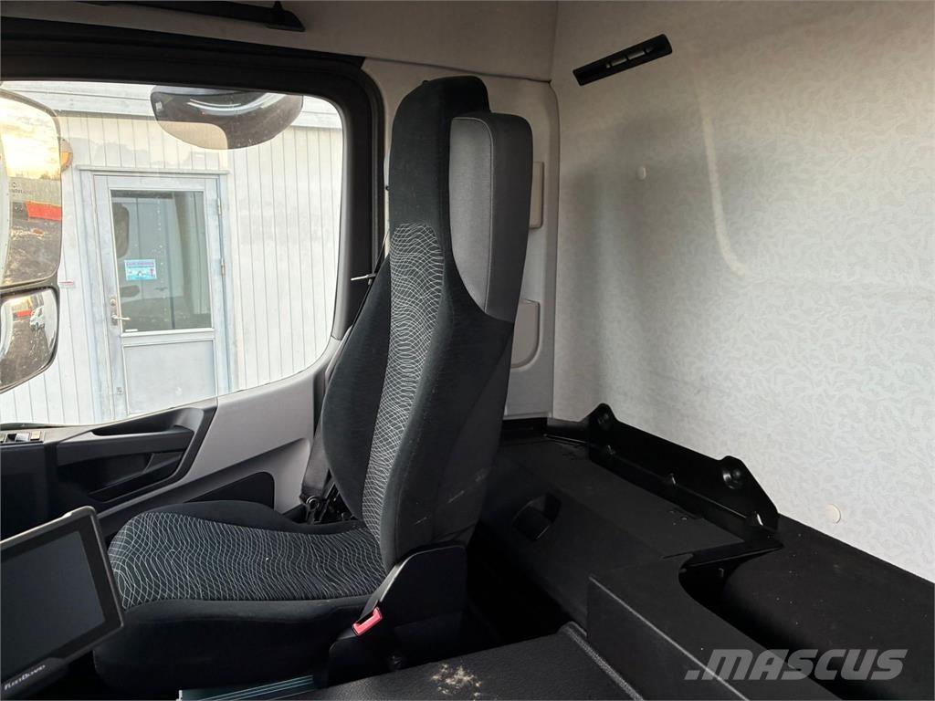 Mercedes-Benz 2533 Dobozos teherautók