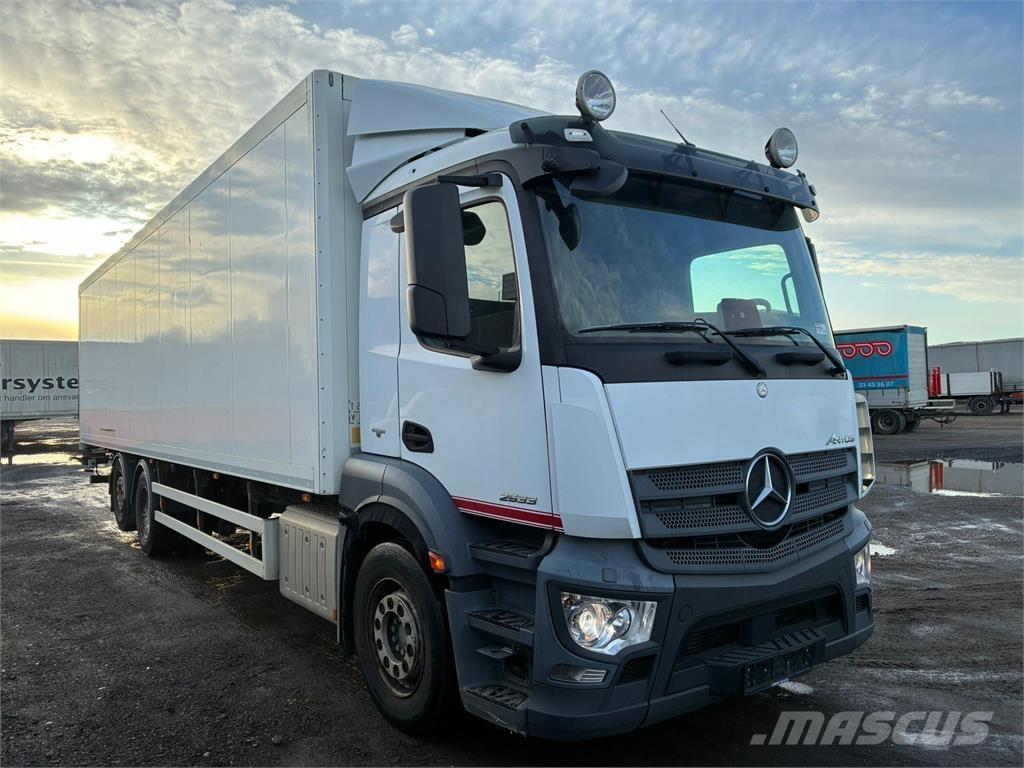 Mercedes-Benz 2533 Dobozos teherautók