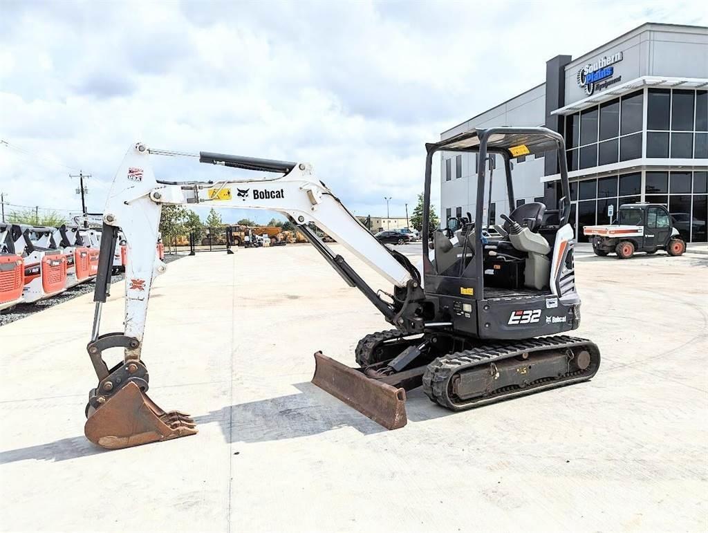 Bobcat E32I Mini kotrók < 7t