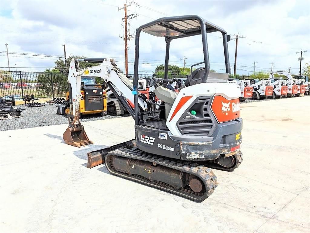 Bobcat E32I Mini kotrók < 7t