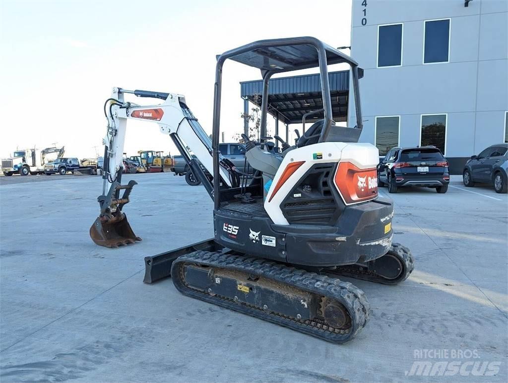 Bobcat E35R2 Mini kotrók < 7t