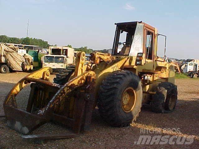 CASE 721 Gumikerekes homlokrakodók