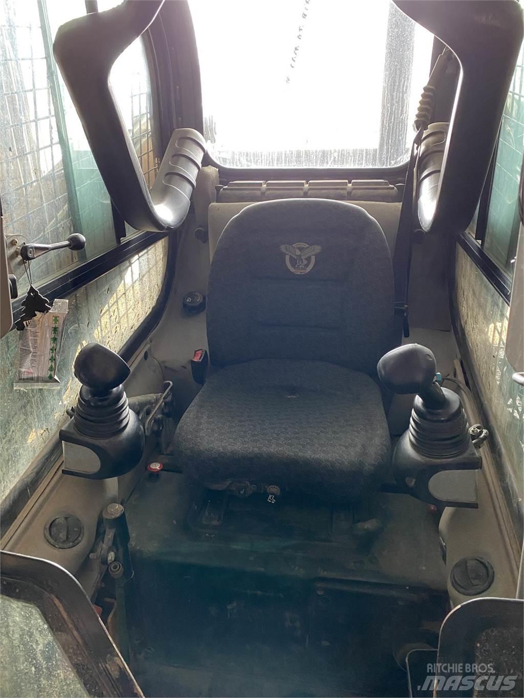 CASE SV280 Kompaktrakodók