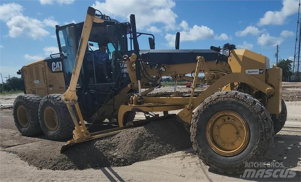 CAT 120M2 AWD Gréderek