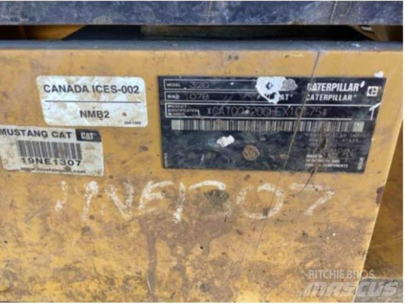 CAT 320 Lánctalpas kotrók
