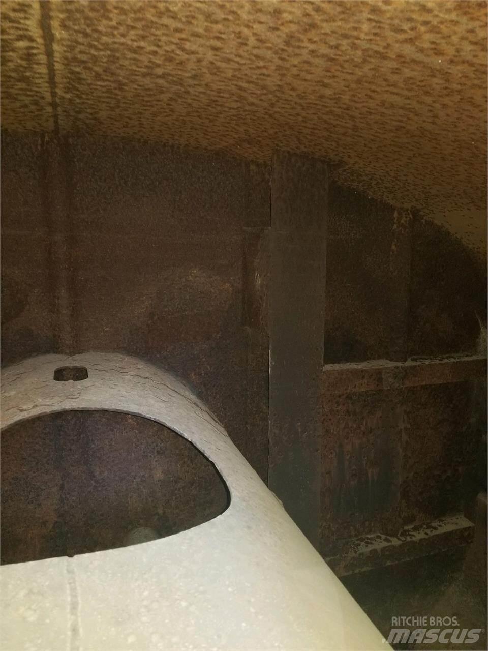 CAT 611 Tartályos pótkocsik