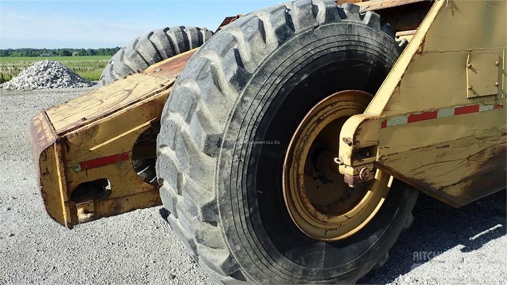 CAT 623B Földnyesők (szkréperek)