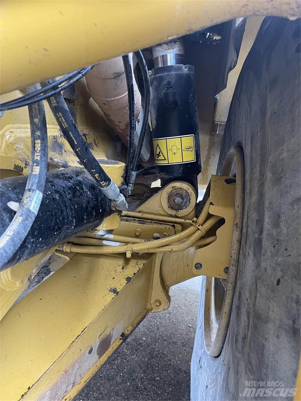 CAT 745 Csuklósdömperek