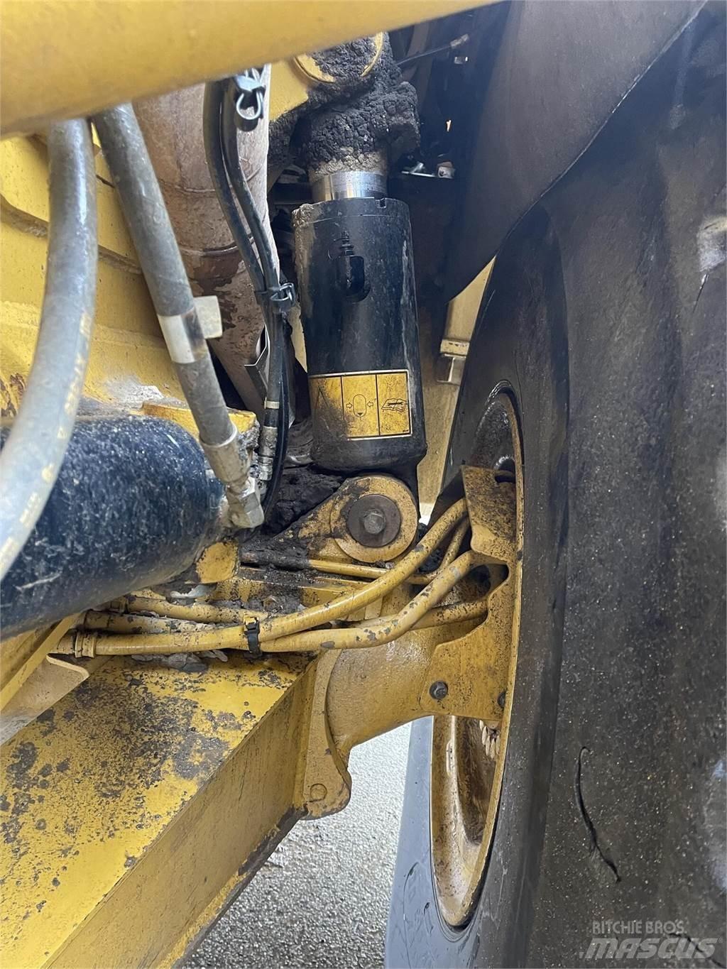 CAT 745C Csuklósdömperek