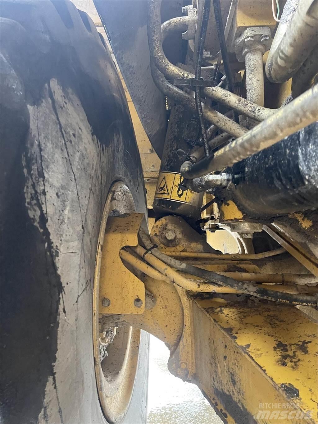 CAT 745C Csuklósdömperek