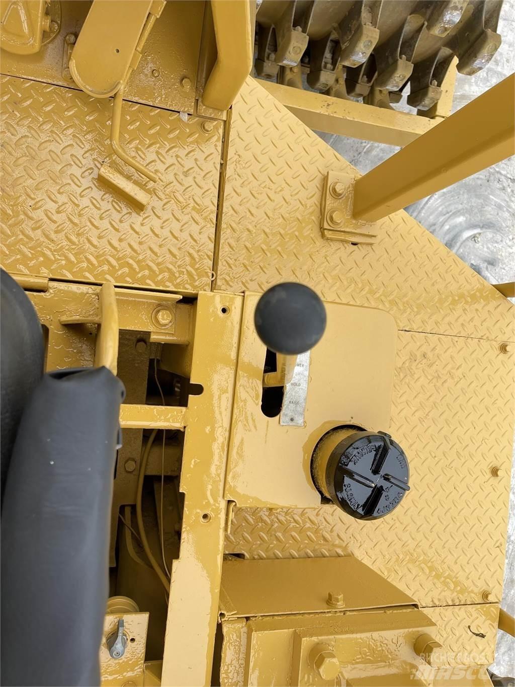 CAT 815 Hulladéktömörítők