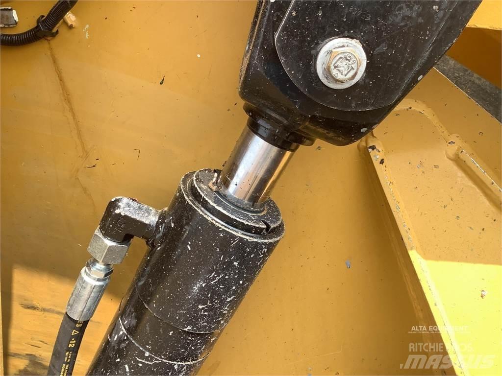 CAT 926M Gumikerekes homlokrakodók