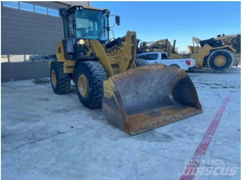 CAT 930M Gumikerekes homlokrakodók