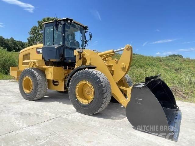 CAT 930M Gumikerekes homlokrakodók