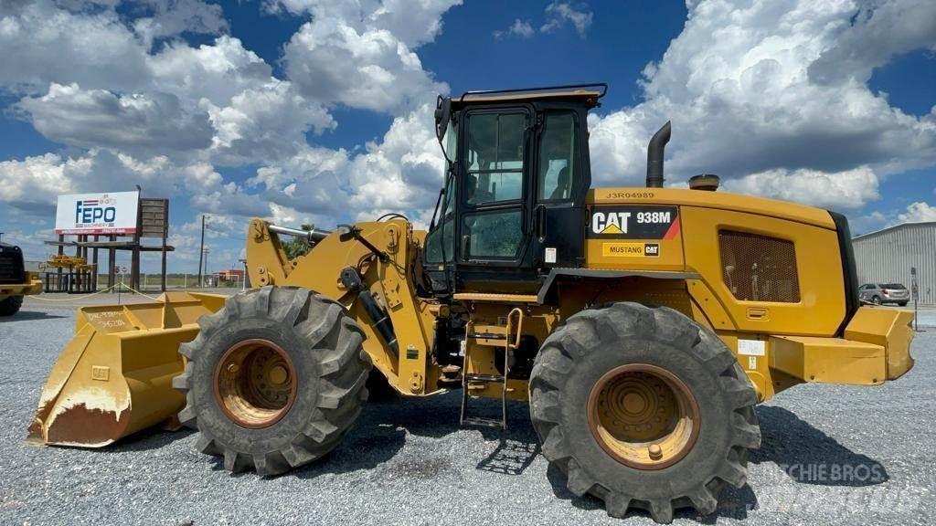 CAT 938M Gumikerekes homlokrakodók