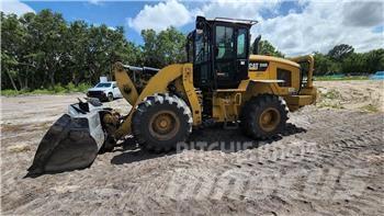 CAT 938M Gumikerekes homlokrakodók