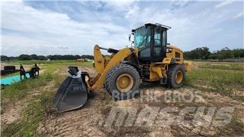 CAT 938M Gumikerekes homlokrakodók