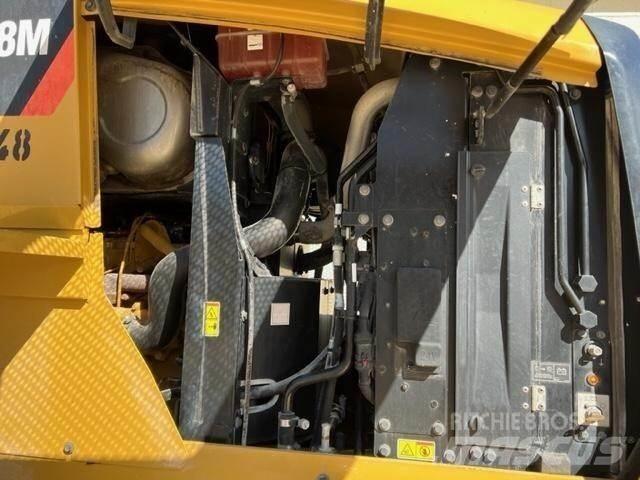 CAT 938M Gumikerekes homlokrakodók